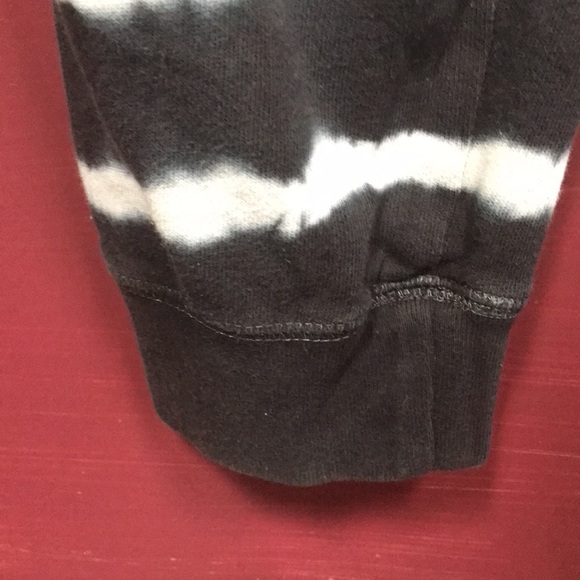Old navy Tie-dye line sweats - Picture 5 of 6